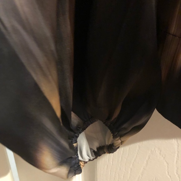 Balloon Sleeve Black Patterned Blouse - Picture 6 of 10